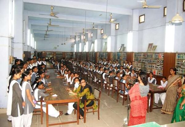Navyug Kanya Mahavidyalaya